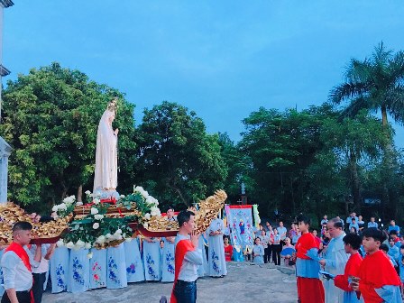 Giáo xứ Tụy Hiền Tgp. Hà Nội khai mạc Tháng Mân Côi 2020