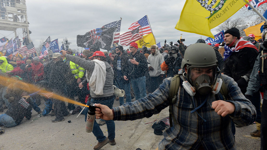 Biểu tình rất lớn tại nhiều nơi ở Mỹ. Tràn vào Quốc Hội Liên Bang. Tuyên bố của Tổng thống Trump